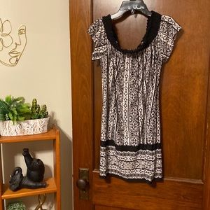 Black & white off-shoulder mini dress 😍😍😍